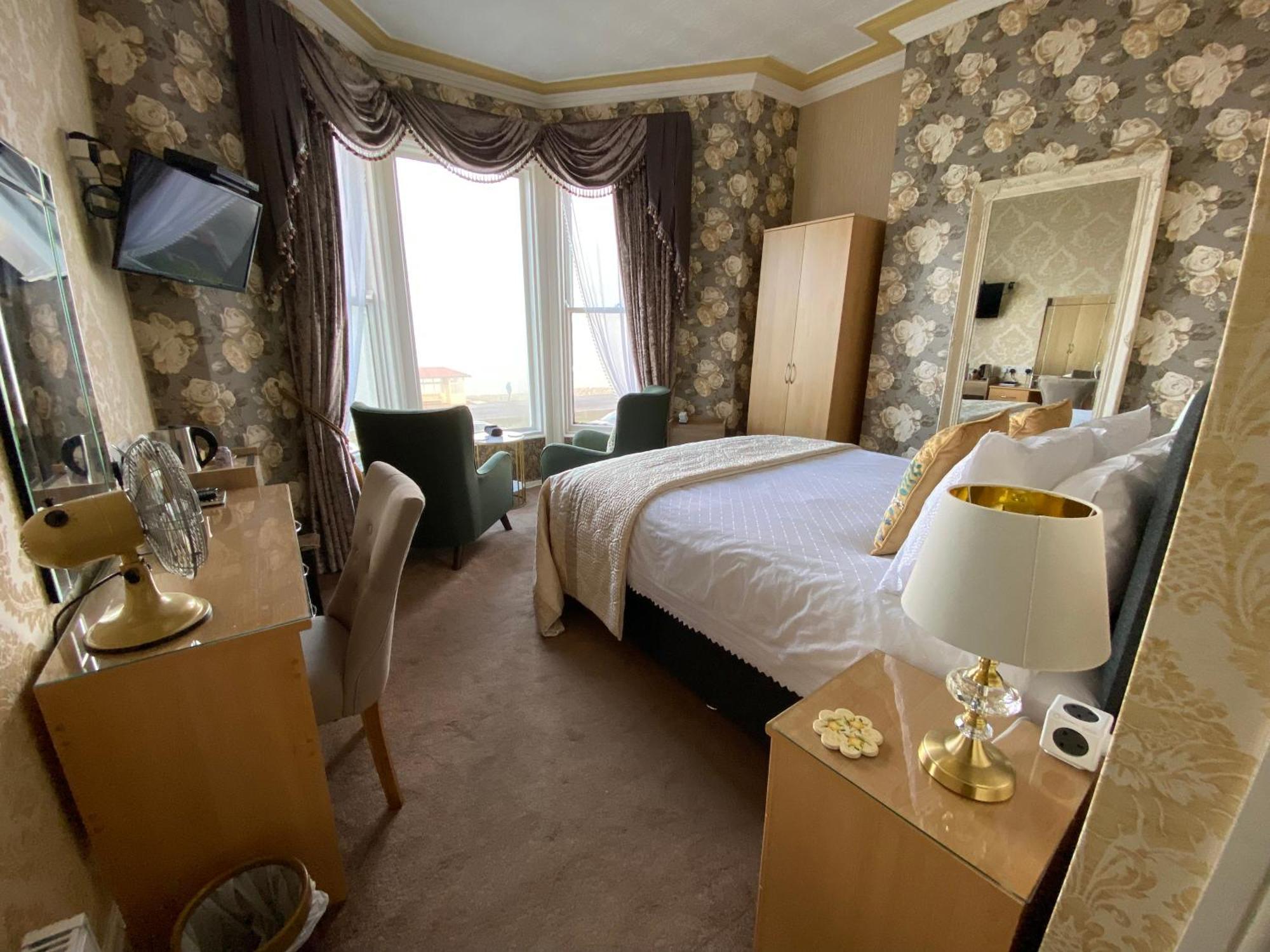 Hotel Stratford House Exclusively For Adults Llandudno Esterno foto